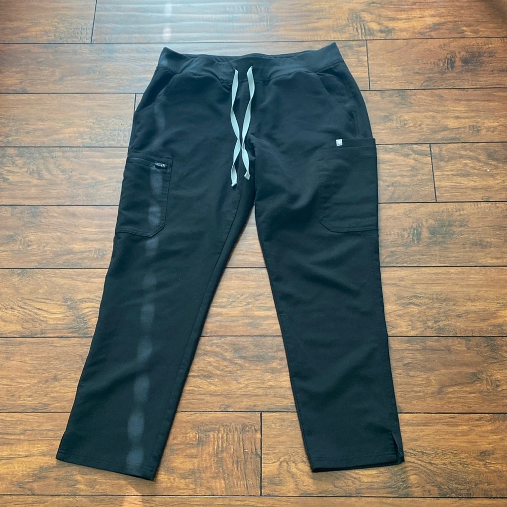 EUC!! Figs Yola Large Petite Skinny Scrub Pants in Black